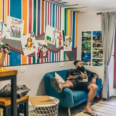 Fiesta Siesta Social بيت شباب